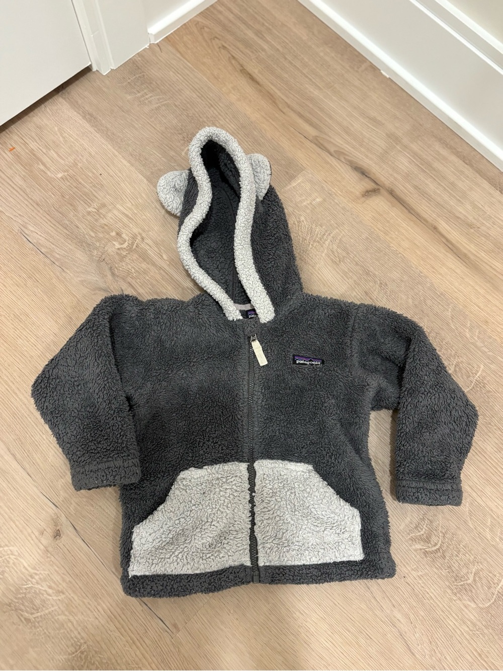 Patagonia Baby Furry Friends Hoody Gray & White Baby 12-18M